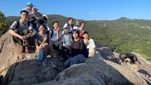 Feng Lab Hits the Trails